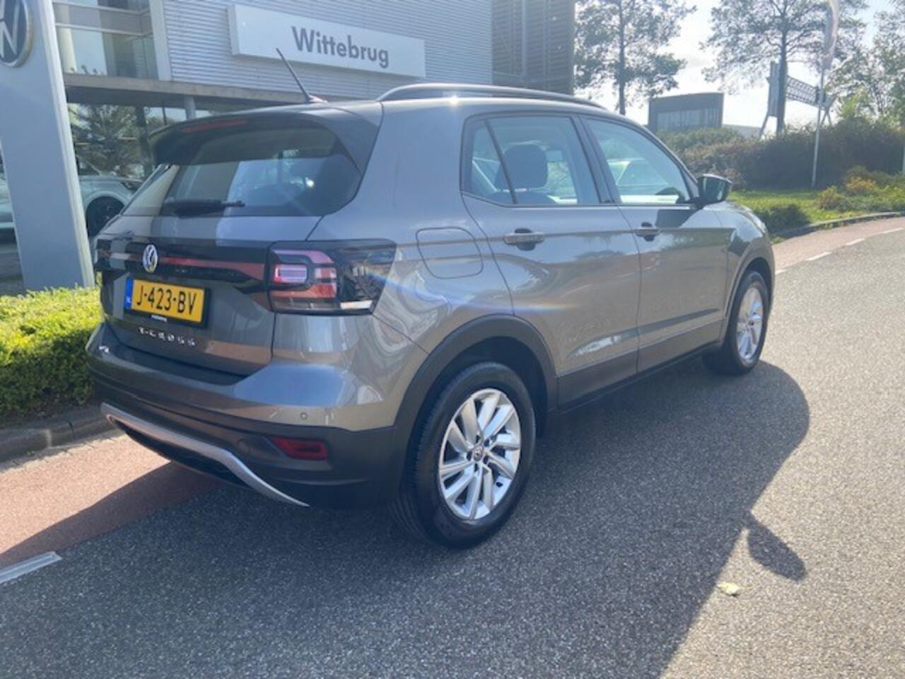 Volkswagen T-Cross 1.0 TSI 95pk Life / Navigatie / Parkeersensoren Voor + Achter / Achteruitrijcamera / Airco / 16''LMV