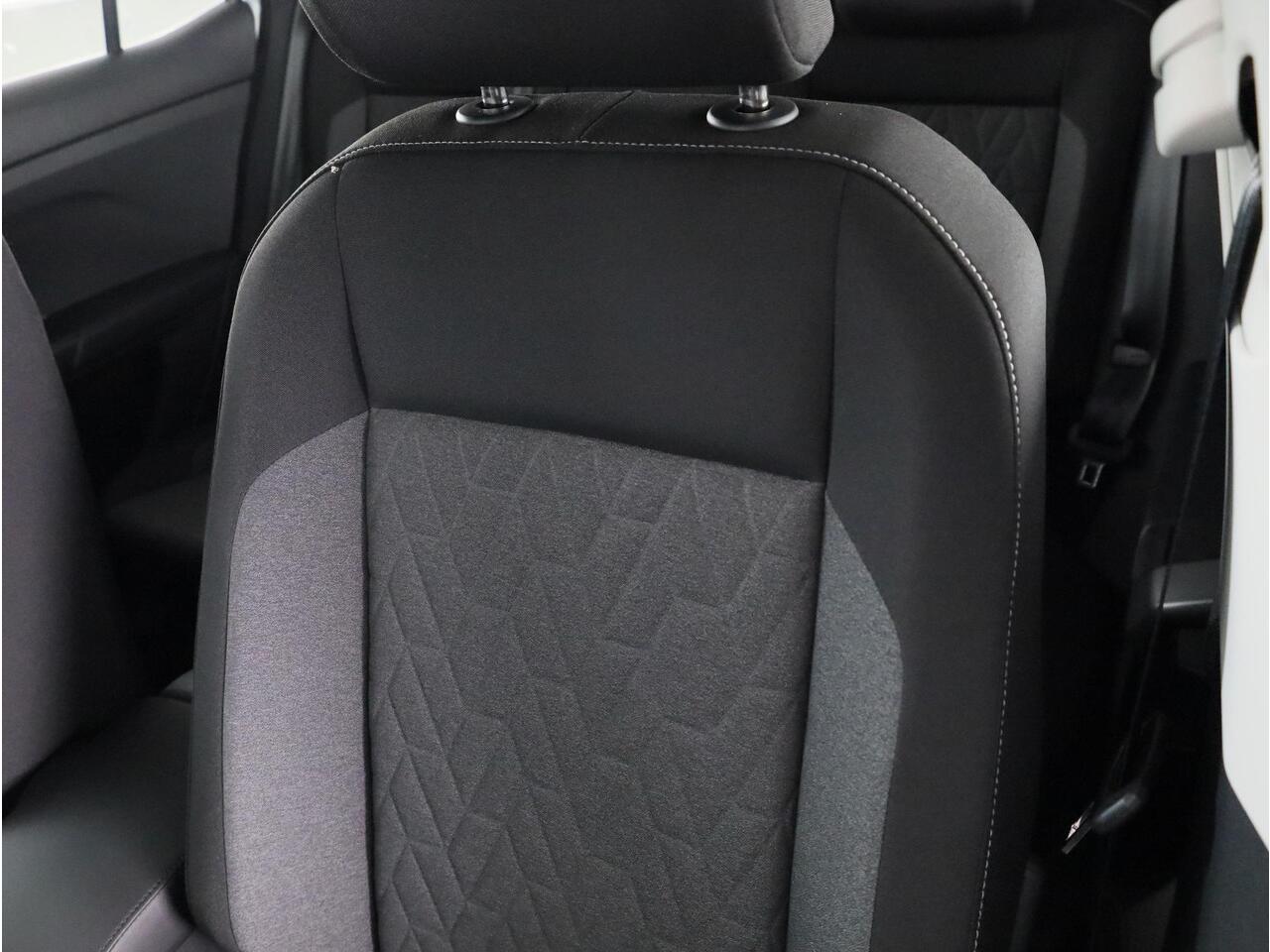 Volkswagen T-Cross 1.0 TSI Life Edition 95PK | Private lease vanaf ¤ 559,- pm | Navigatie | Camera | Stoelverwarming | Climate Control |