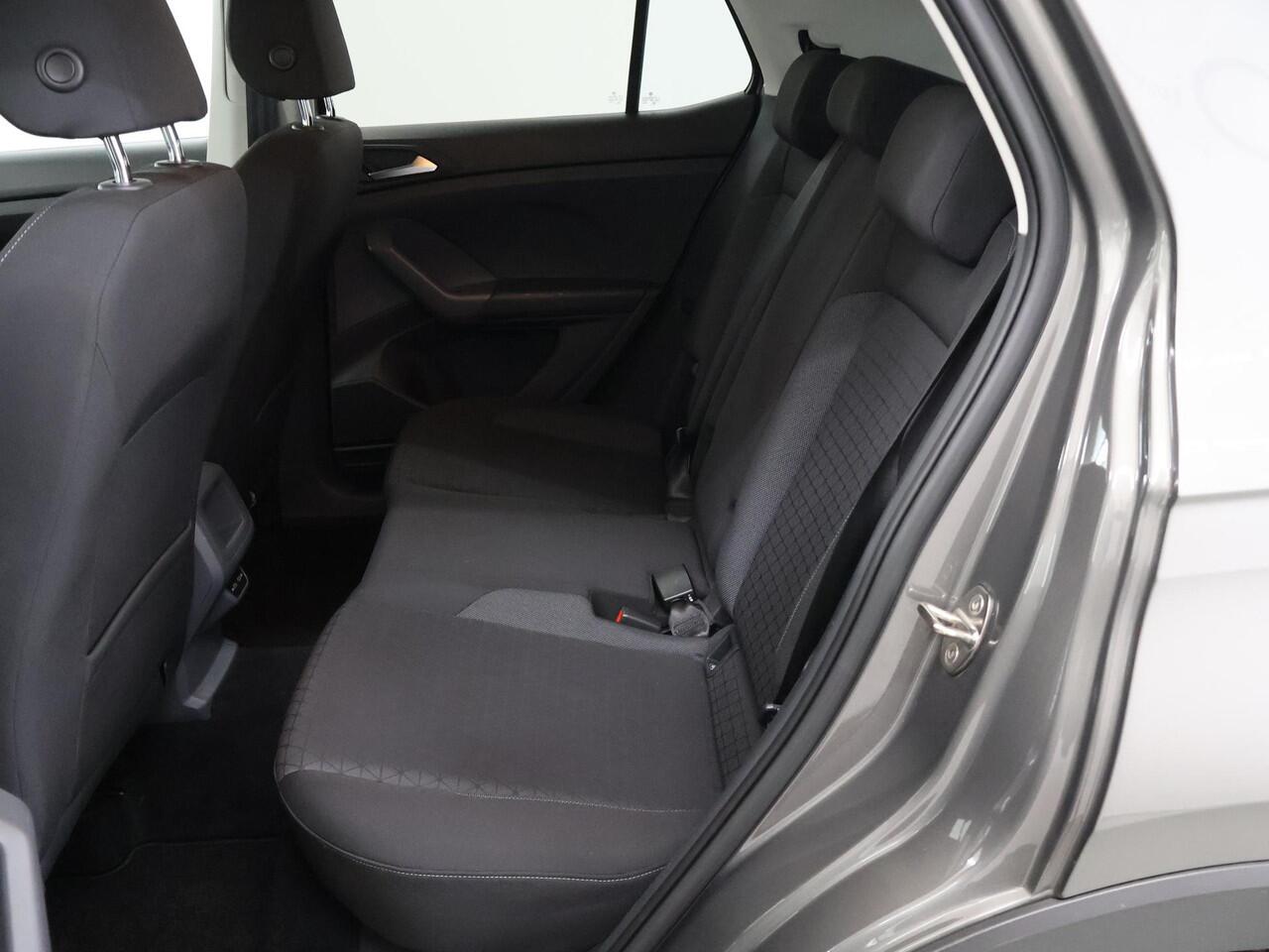 Volkswagen T-Cross 1.5 TSI Style Business R | Navigatie | Camera | DAB | Apple CarPlay/ Android Auto | Stoelverwarming | Climate Control | LED | Adaptieve Cruise Control |