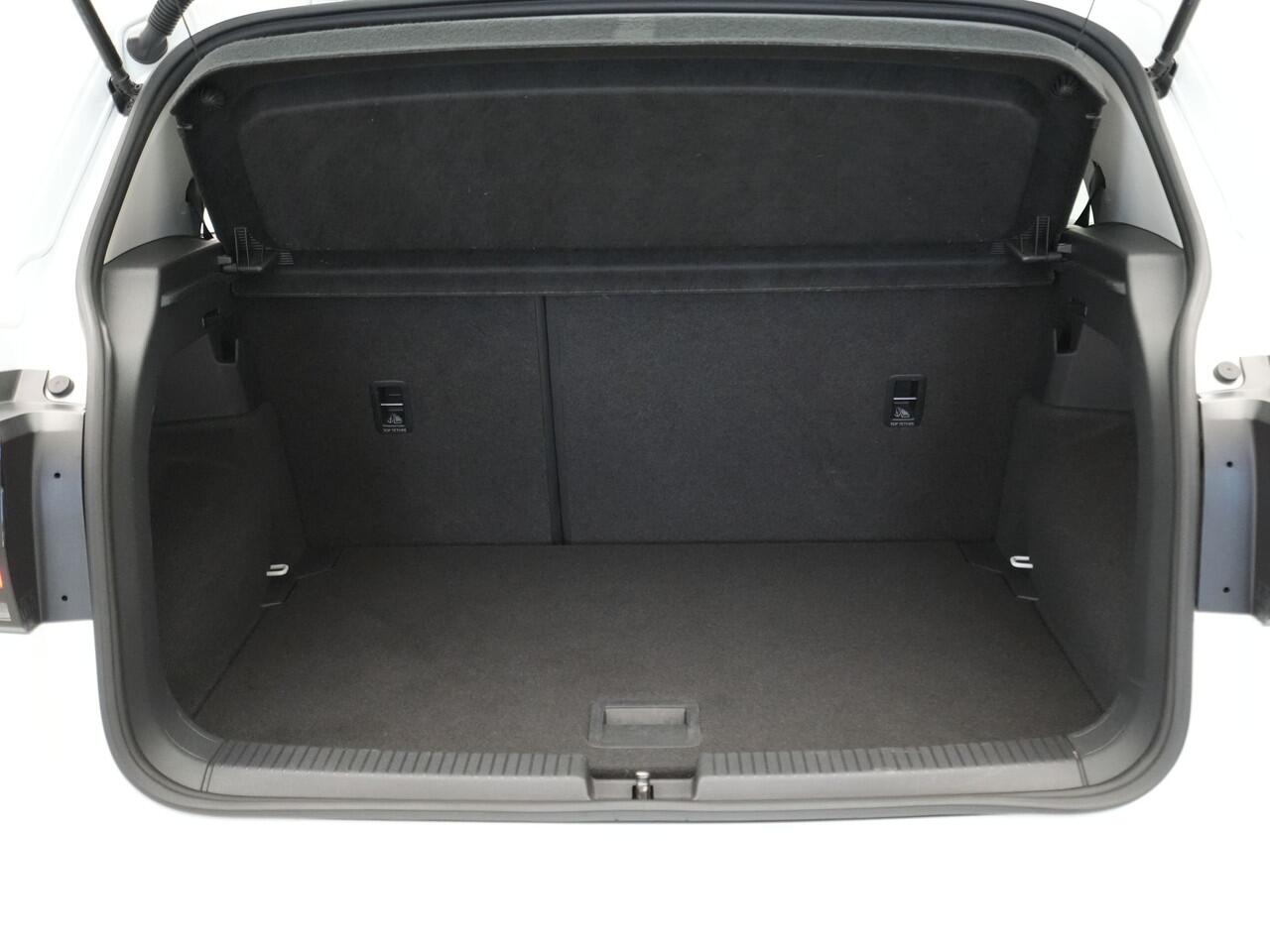 Volkswagen T-Cross 1.0 TSI 95pk Life Navi via app Pdc Acc Clima Sideassist 13