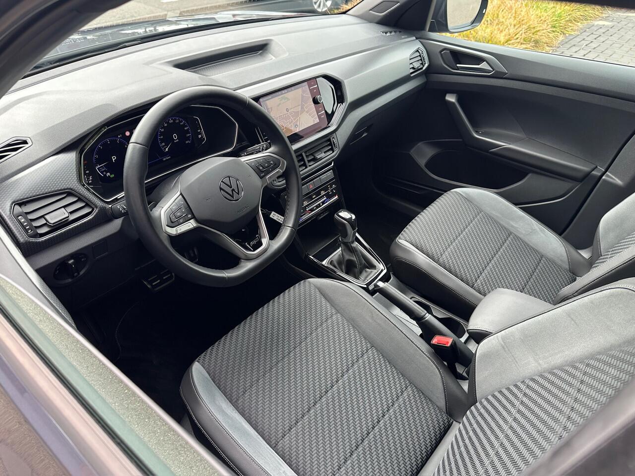 Volkswagen T-Cross 1.5 TSI 150pk DSG 2x R-Line | Camera | Virtual cockpit | Carplay | Navi | Rijklaar incl. 1 jaar Bovag garantie