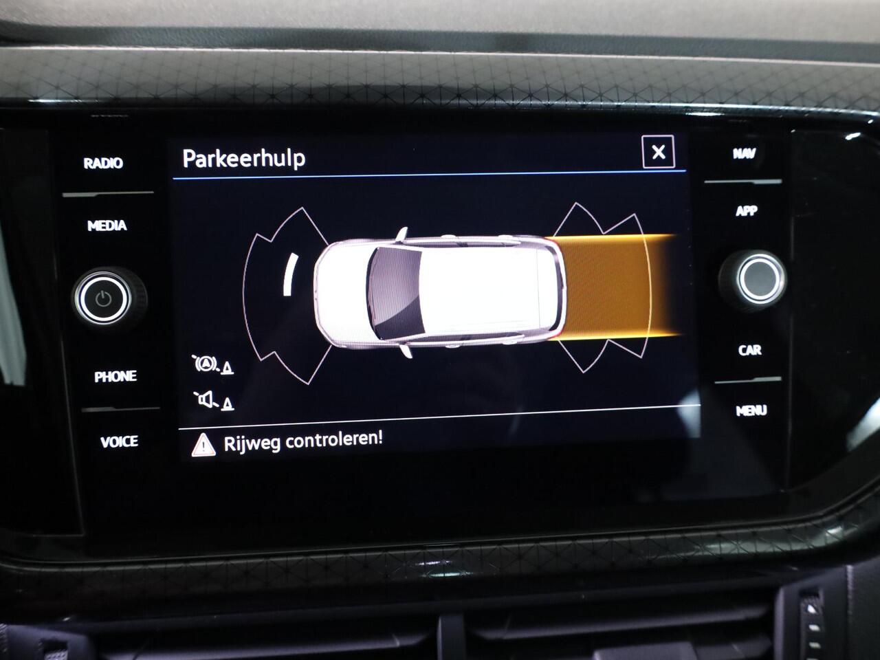 Volkswagen T-Cross 1.0 TSI Style 110 pk Automaat (DSG) | Navigatie | Parkeersensoren | Adaptieve cruise control | Stoelverwarming | Apple Carplay/Android Auto | Voll. digitaal instrumentenpaneel |