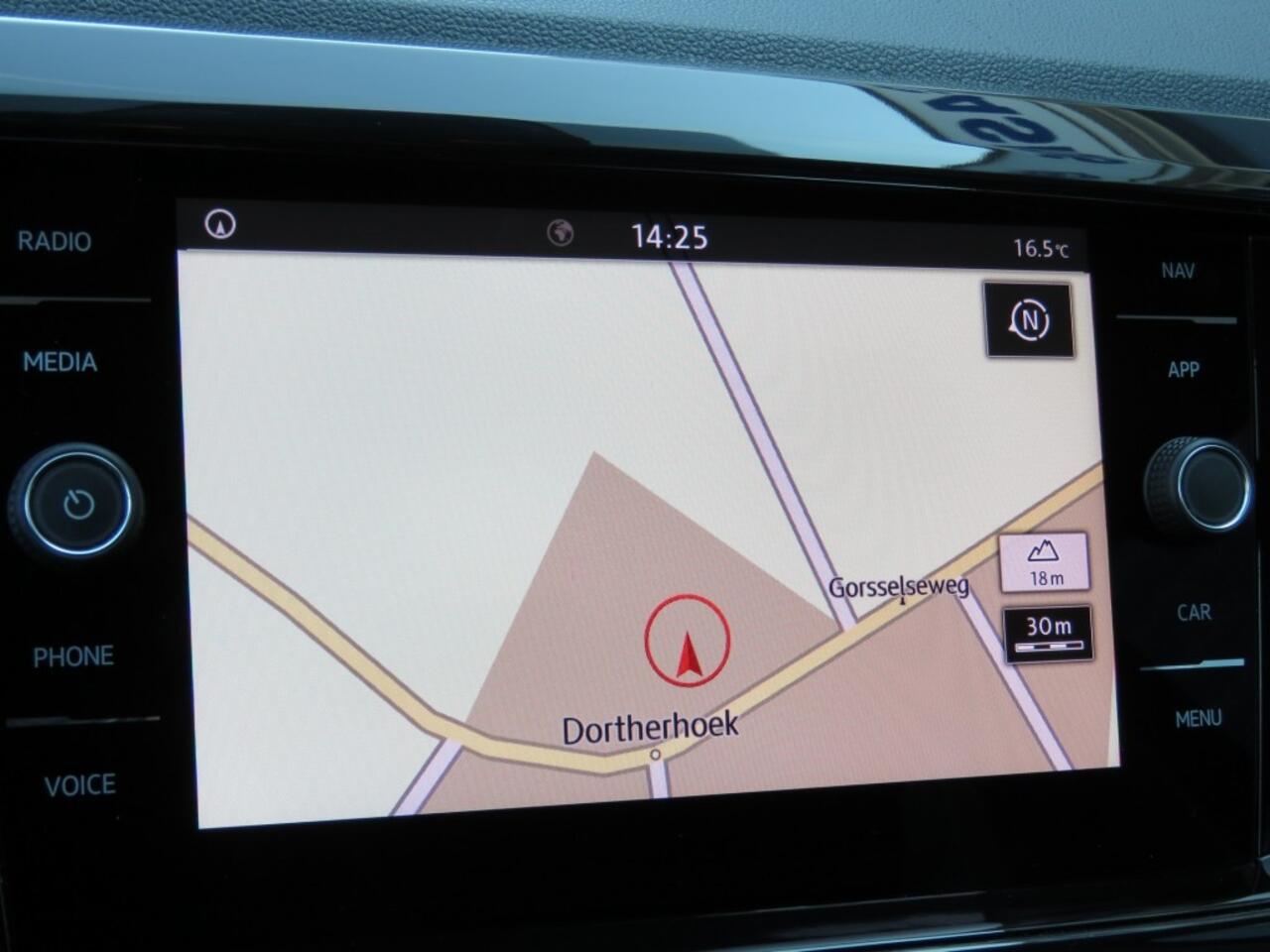 Volkswagen T-Cross 1.0 TSI LIFE / 17 Inch / Navi / Adap.cruise / BOVAG garantie