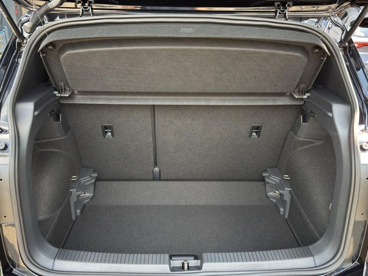 Volkswagen T-Cross 1.0 TSI DSG R-LINE TREKHAAK/CAMERA/ACC/CARPLAY/STOELVERW