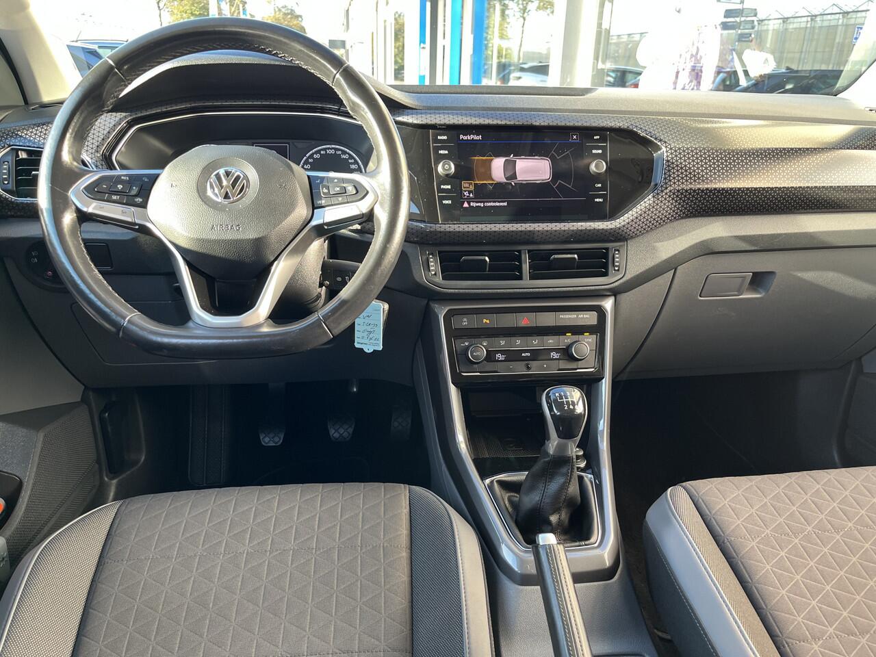 Volkswagen T-Cross 1.0 TSI Style / TREKHAAK/ PARK. SENSOREN/ ADAPT. CRUISE/ LED/ CLIMA/ APP CONNECT/ 17" LMV