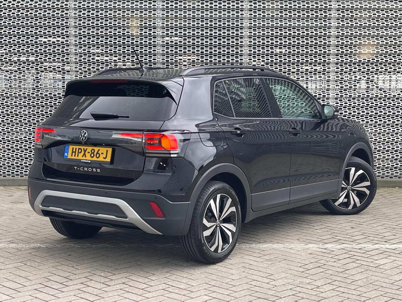 Volkswagen T-Cross 1.0 TSI Life Edition / Achteruitrijcamera / App Connect / Keyless / 17'' LMV / VW