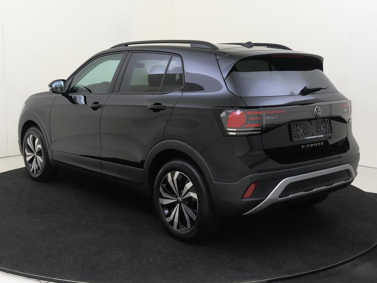 Volkswagen T-Cross Life Edition | 'App-Connect' draadloze smartphone integratie | Achterlichten LED | Afstandscontrolesysteem (Front Assist)