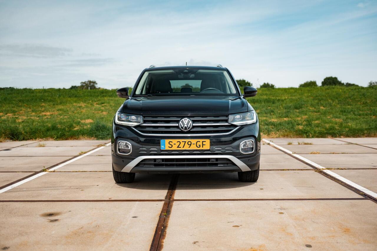 Volkswagen T-Cross 1.5 TSI DSG Style | TREKHAAK | CAMERA | CLIMA | APPLE CAR PLAY | ALL SEASON BANDEN