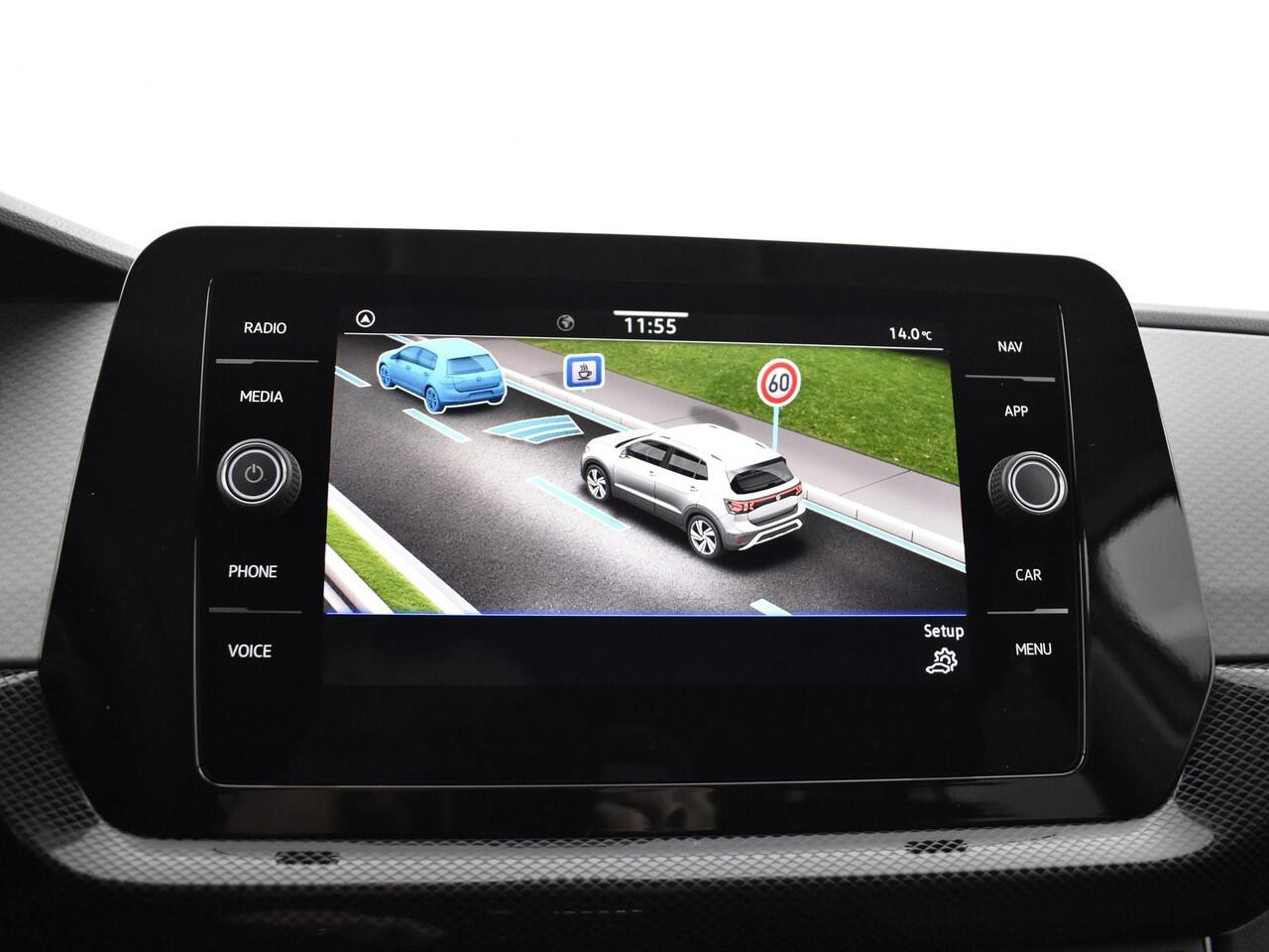 Volkswagen T-Cross Life Edition 1.0 TSI 95 pk 5 versn. Hand · Achteruitrijcamera · draadloze telefoonlader · MEGA Sale- Prijs is incl. inruilbonus -