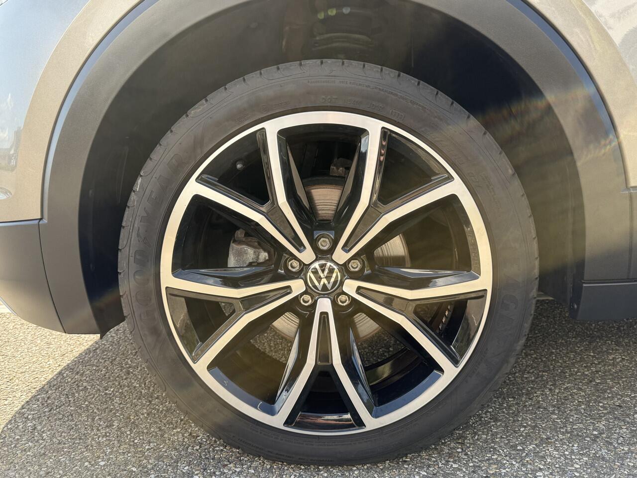 Volkswagen T-Cross 1.0 TSI 110pk Style / 18" LMV / LED Koplampen / Black Design Interieur / Parkeersensoren / Climate Control / Stoelverwarming / Adaptive Cruise Control / Navigatie