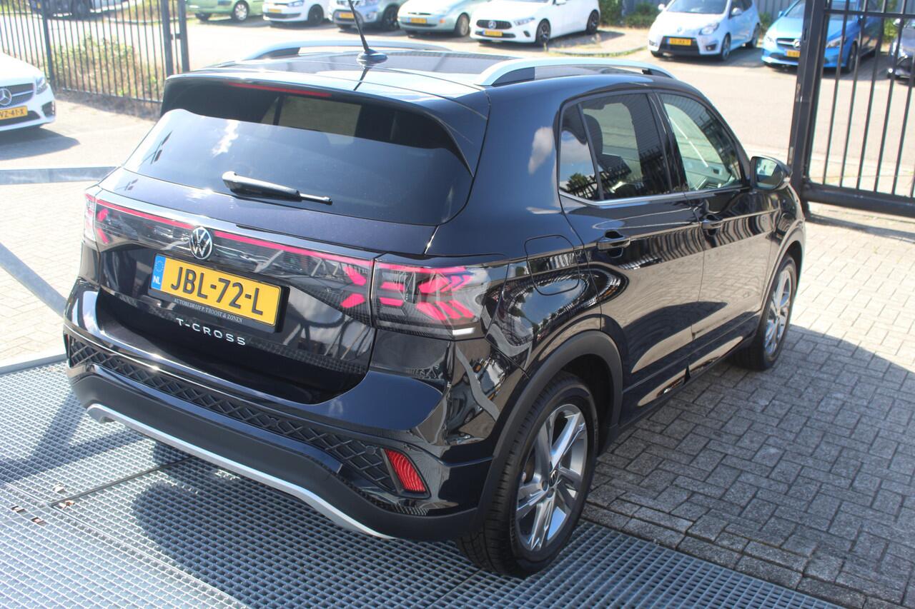 Volkswagen T-Cross 1.0 TSI 2x R-Line 2x R-Line Automaat/Navigatie/Virtual cockpit/Adaptive cruise control/Achteruitrijcamera/Parkeersensoren rondom/Apple carplay/Stoelverwarming/Climate control/IQ light/DAB/Draadloze telefoonlader.