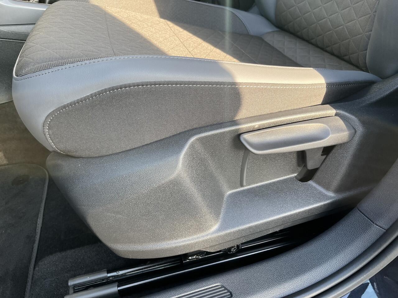 Volkswagen T-Cross 1.0 TSI R-Line / AUTOMAAT/ PARK. SENSOREN V+A/ CAMERA/ STOEL VERWARMING/ APP-CONNECT/ ACC/ DIGITAL DASH/ CLIMA/ DAB/ LED/ ISOFIX/ 17'' LMV