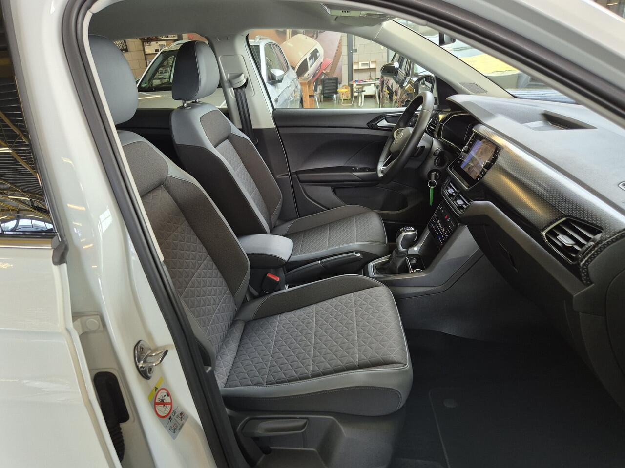 Volkswagen T-Cross 1.5 TSI Style -150pk- Automaat R-Line | Dodehoek sensoren | Camera | Digitale Cockpit Pro | Rijklaarprijs incl. 1 jaar Bovag garantie