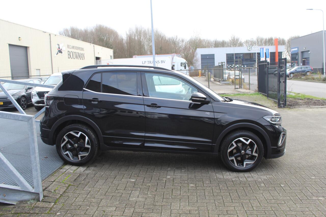 Volkswagen T-Cross 1.5 TSI R-Line Automaat/Navigatie/Virtual cockpit/Adaptive cruise control/Achteruitrijcamera/Parkeersensoren rondom/Apple carplay/Stoelverwarming/Climate control/IQ light/DAB/Draadloze telefoonlader.