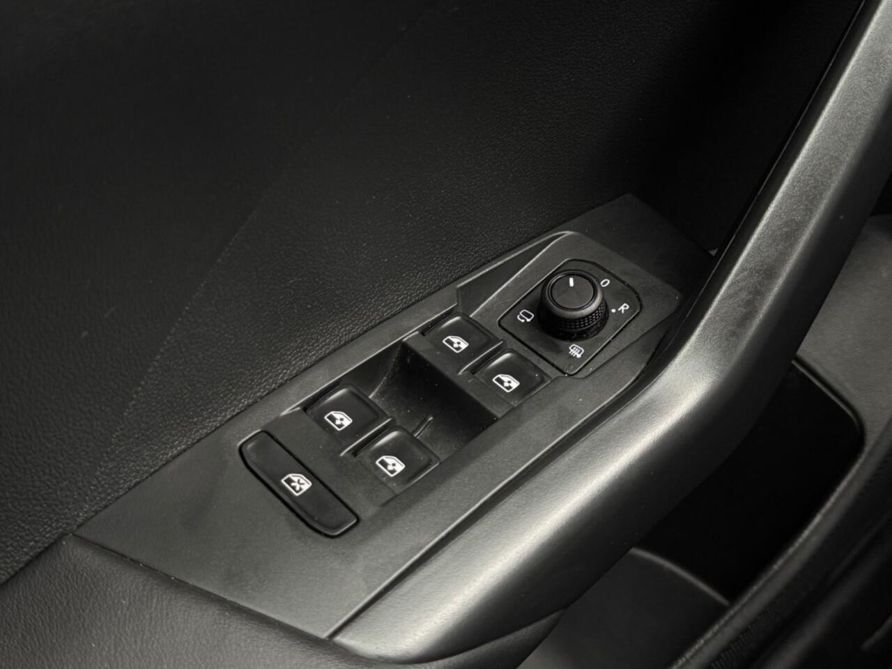 Volkswagen T-Cross 1.0 TSI 115 pk DSG Life Edition - Navi/Apple/Android - camera