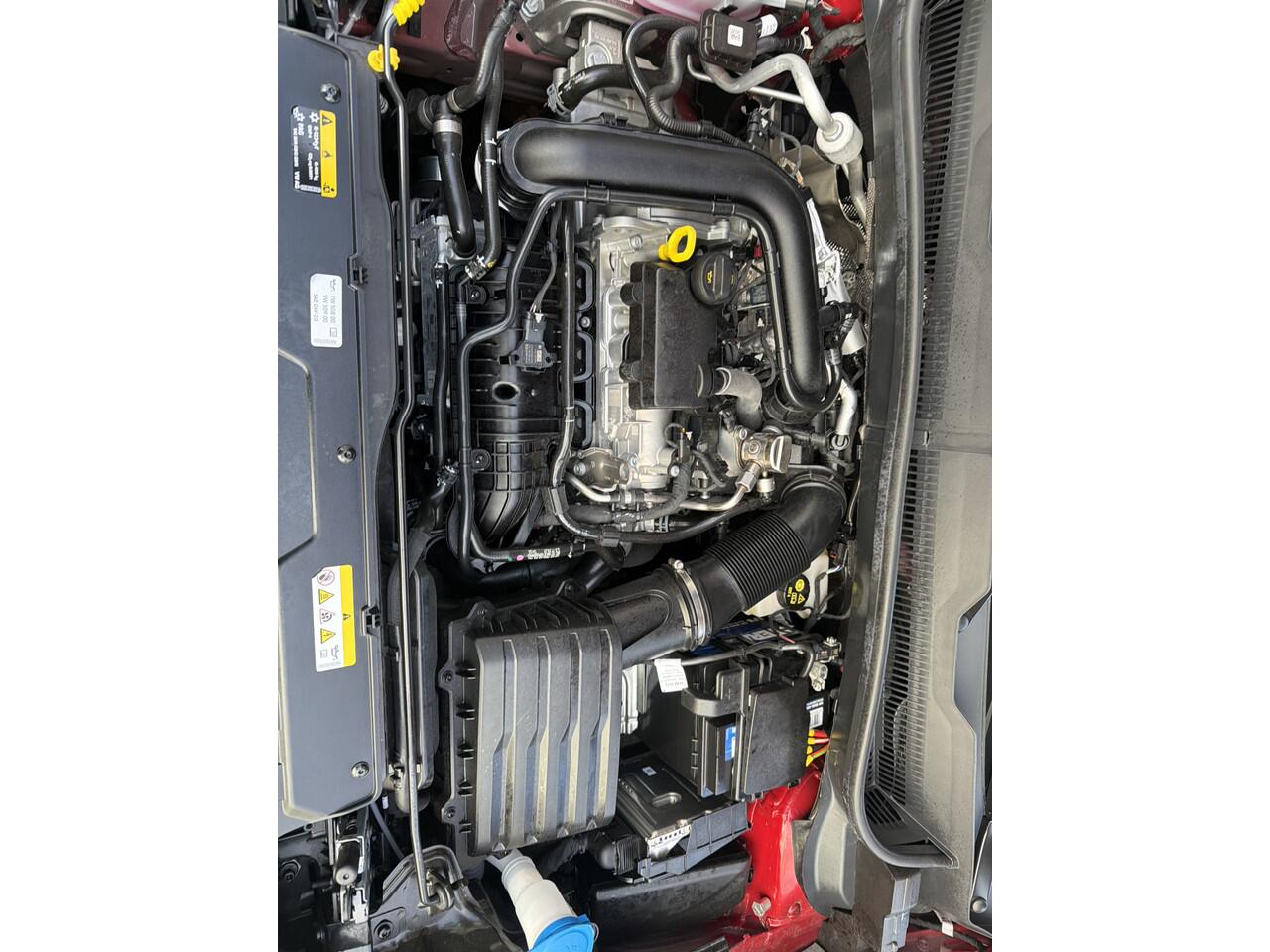 Volkswagen T-Cross 1.0 TSI 95pk 2024 Rood 410 KM NIEUW !!