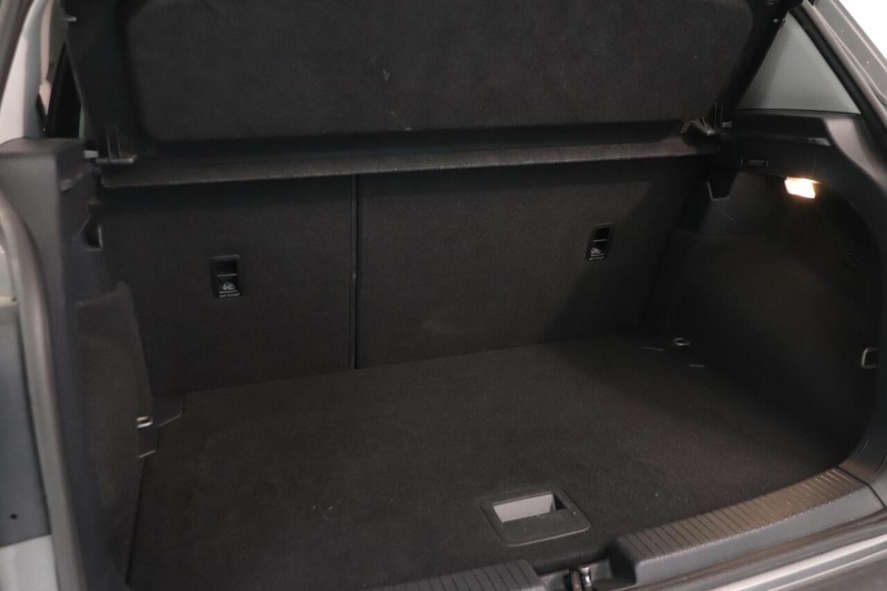 Volkswagen T-Cross 1.0 TSI Life | Camera | AppleCarplay AndroidAuto Navigatie | Stoelverwarming | DAB+ | LED koplampen | Adaptieve cruisecontrol |