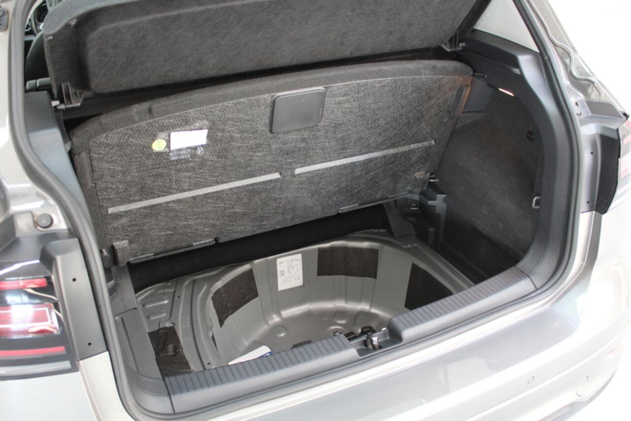 Volkswagen T-Cross 1.0 TSI R-LINE 116PK, CAMERA | NAVI | CARPLAY | CRUISE