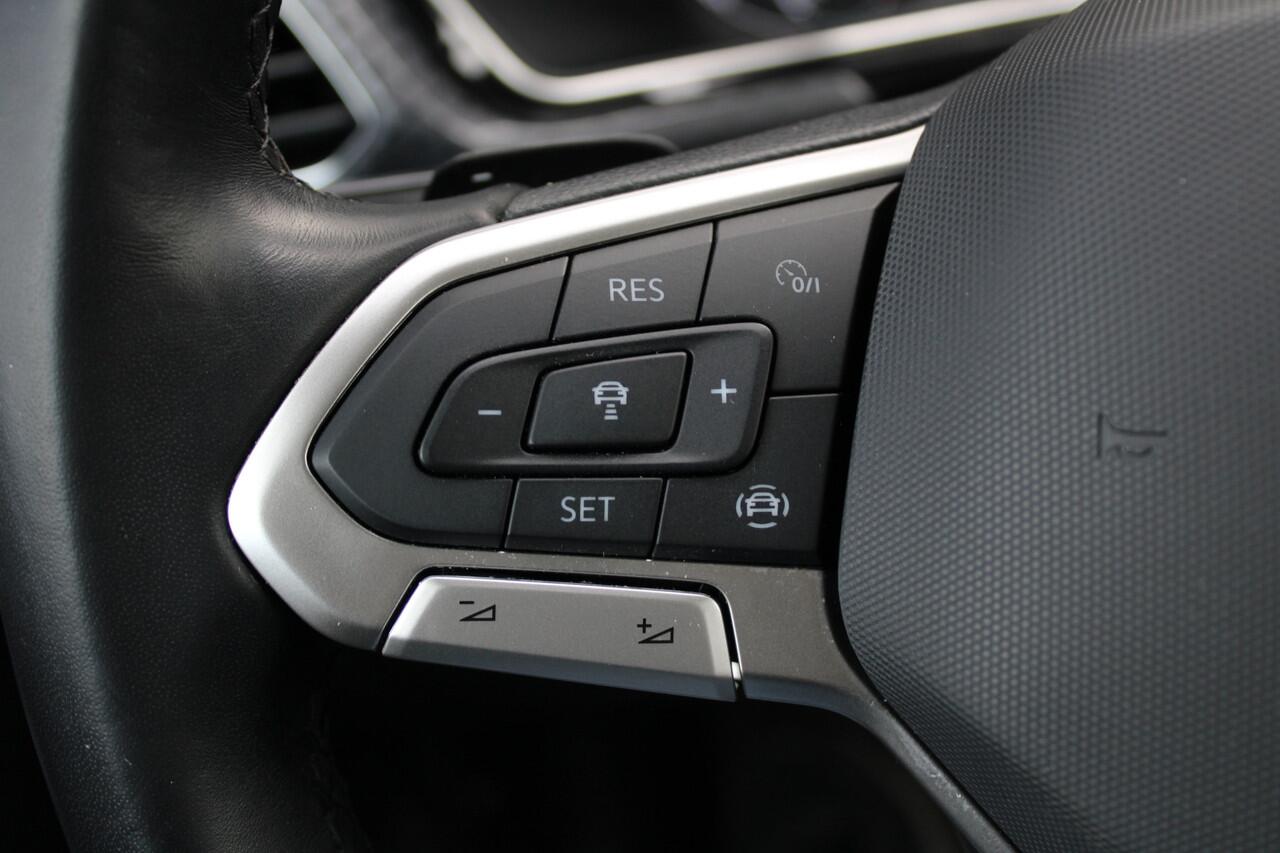 Volkswagen T-Cross 1.0 TSI Style 110pk - ACC - LED - Carplay - Camera - Stoelverwarming - Rijklaar