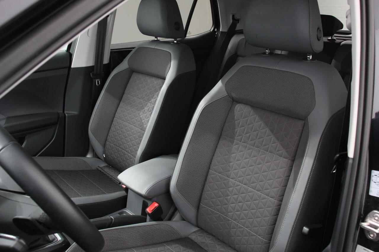 Volkswagen T-Cross 1.5 TSI DSG Style Team Navigatie Apple Carplay/Android Auto Adaptive cruise control Parkeersensoren Camera Stoelverwarming Virtual Cockpit Keyless Entry Lane assist Privacy glas