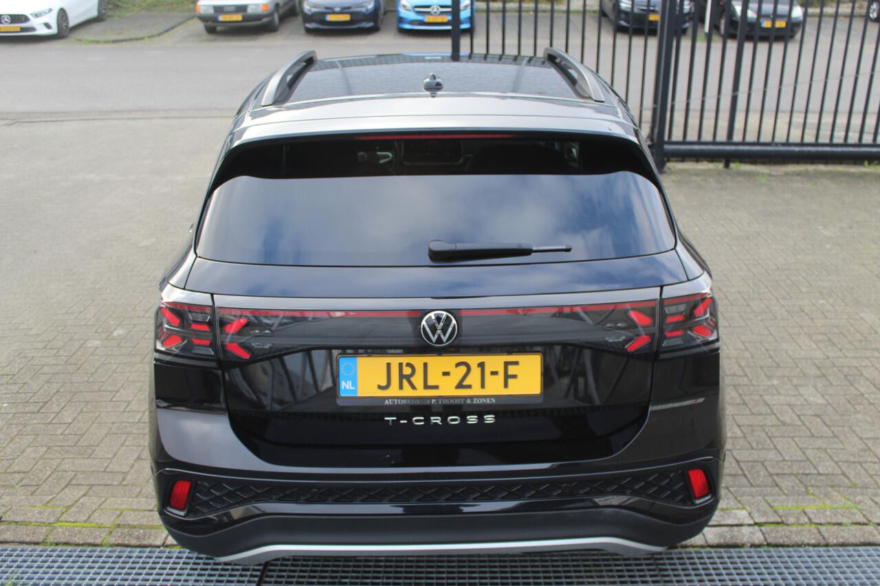 Volkswagen T-Cross 1.5 TSI R-Line Automaat/Navigatie/Virtual cockpit/Adaptive cruise control/Achteruitrijcamera/Parkeersensoren rondom/Apple carplay/Stoelverwarming/Climate control/IQ light/DAB/Draadloze telefoonlader.