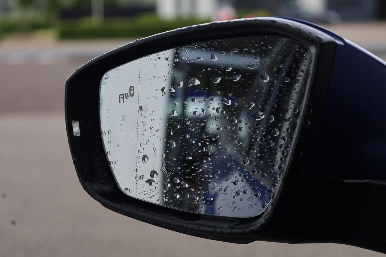 Volkswagen T-Cross 1.0 TSI Life 95PK / 70kW, NL auto dealeronderhouden 1e eigenaar, privacy glas, dodehoekdetectie (side assist), adaptieve cruise control (acc), parkeersensoren voor en achter (pdc), comfortstoelen met lendesteun, Apple Carplay / Android Auto, elektrisch ve