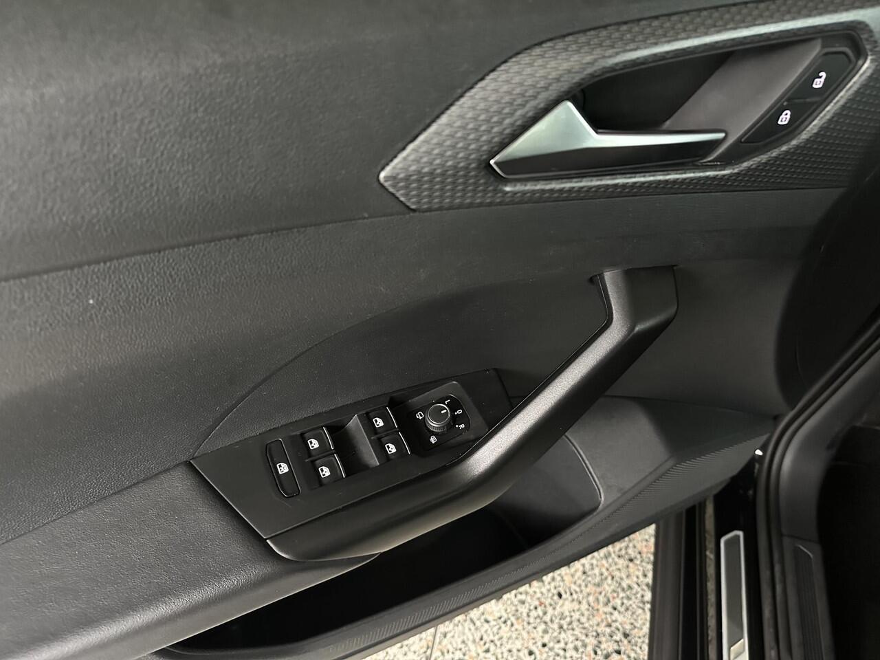 Volkswagen T-Cross 1.0 TSI R-Line 2 X R-line | Camera | Stoelverwarming