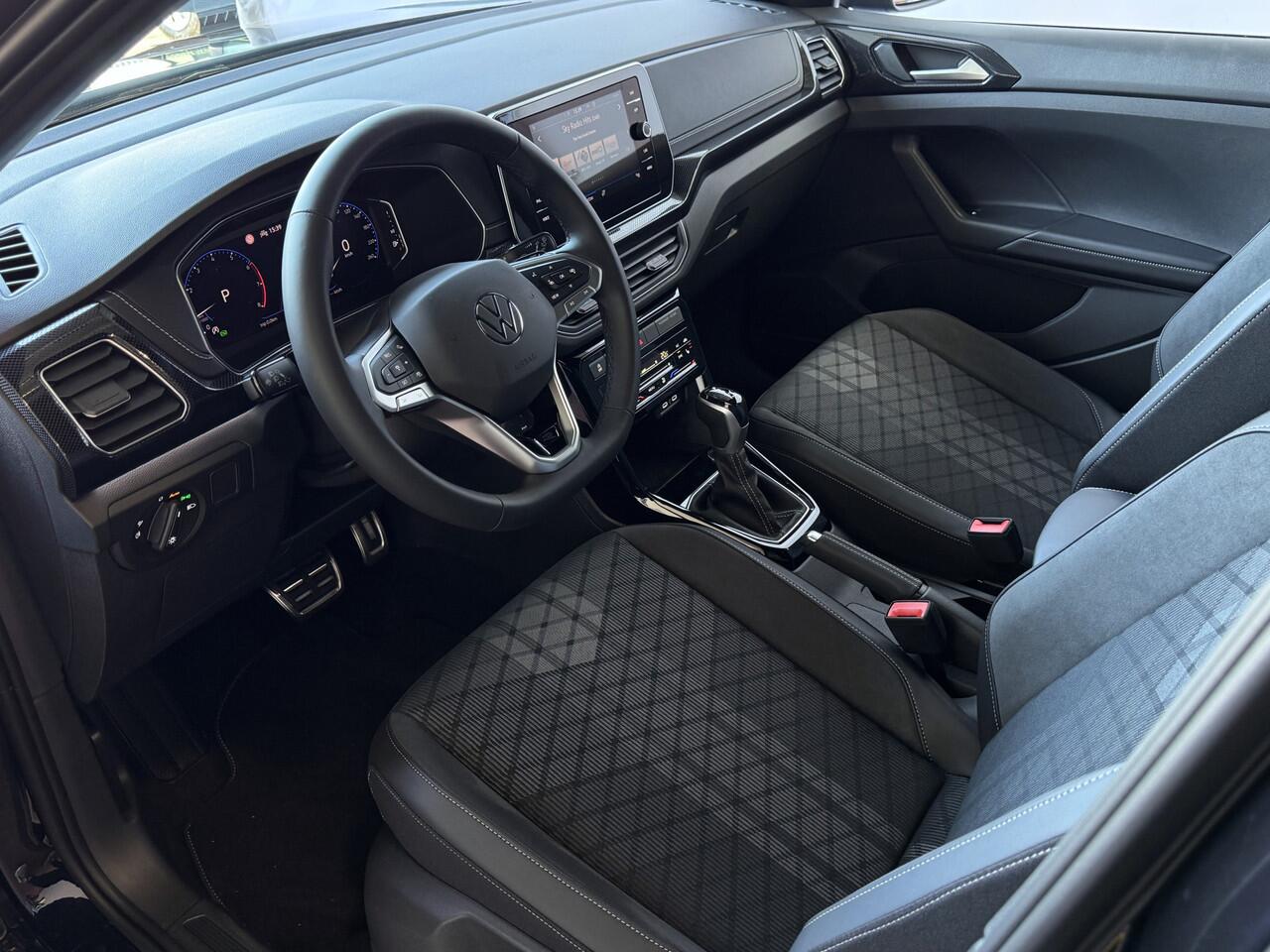 Volkswagen T-Cross ? NIEUWE AUTO ? 1.5 TSI 150PK R-LINE EDITION TREKHAAK BLINDSPOT LED 18''LMV IQ CAMERA STOELVERW ?2025? "Volkswagen rijden begint bij Topautos.nl - 75 topmodellen direct op voorraad!"