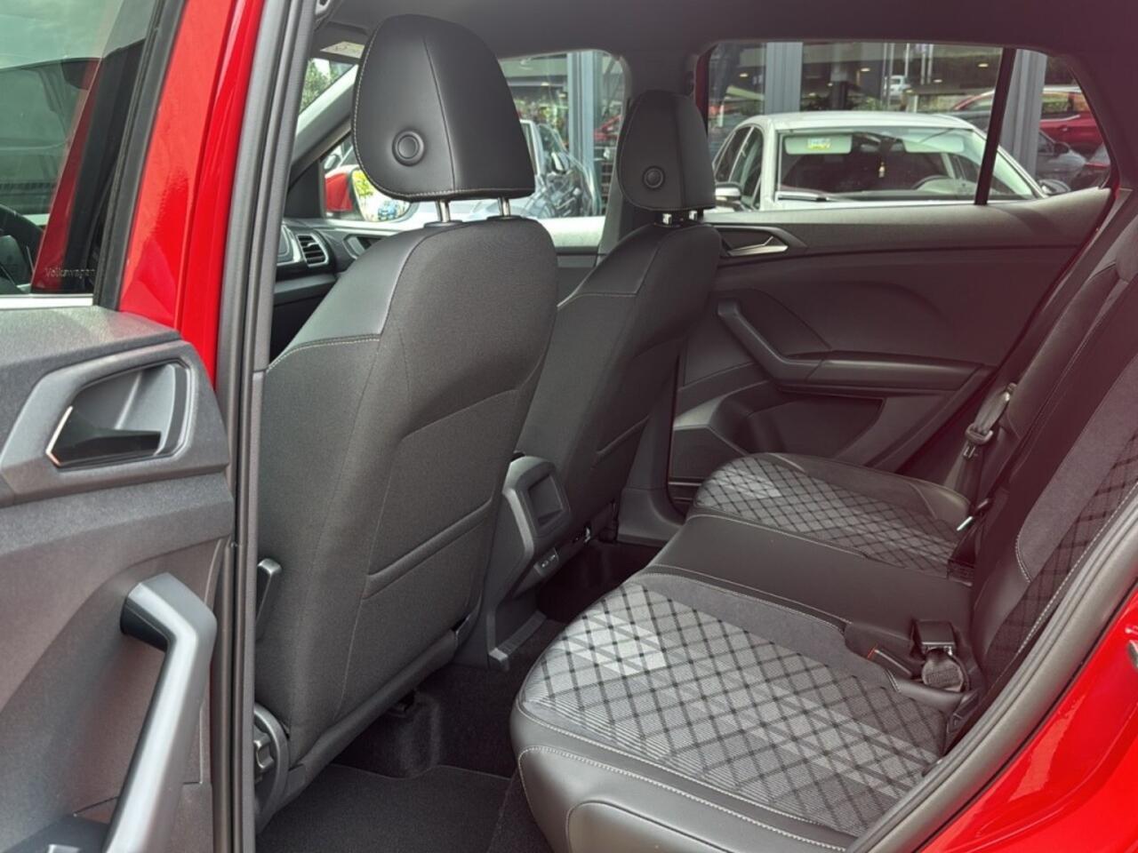 Volkswagen T-Cross 1.5 TSI DSG R-LINE TREKHAAK/CAMERA/CARPLAY/ACC/STOELVERW