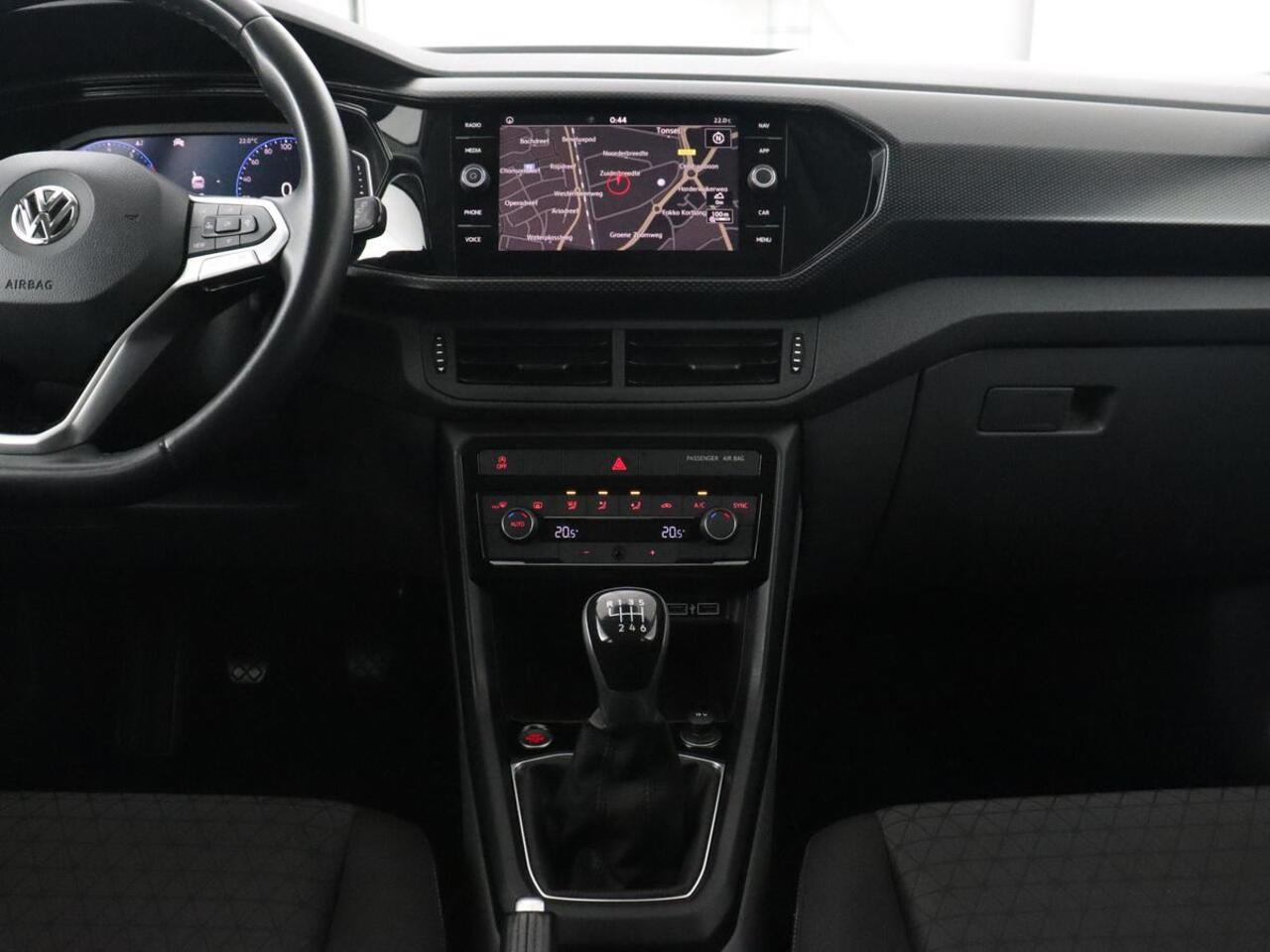 Volkswagen T-Cross 1.0 TSI Life | Carplay | Navigatie | Keyless | Virtual Cockpit | Climate control | Adaptive cruise | Dodehoek detectie | Getint glas