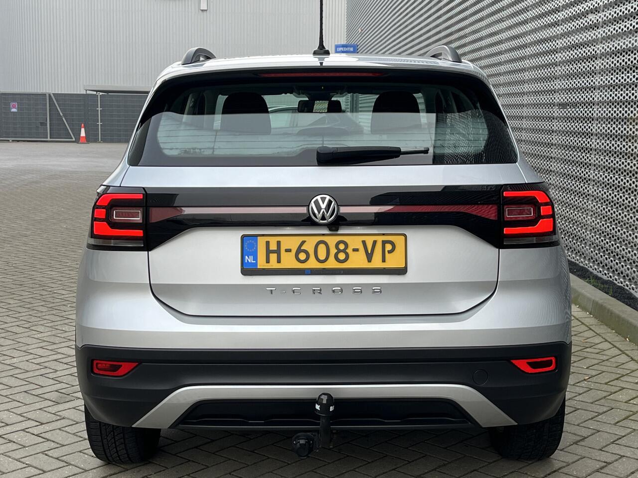Volkswagen T-Cross 1.0 TSI Life / Camera / Trekhaak / Climate controle / App connect / VW