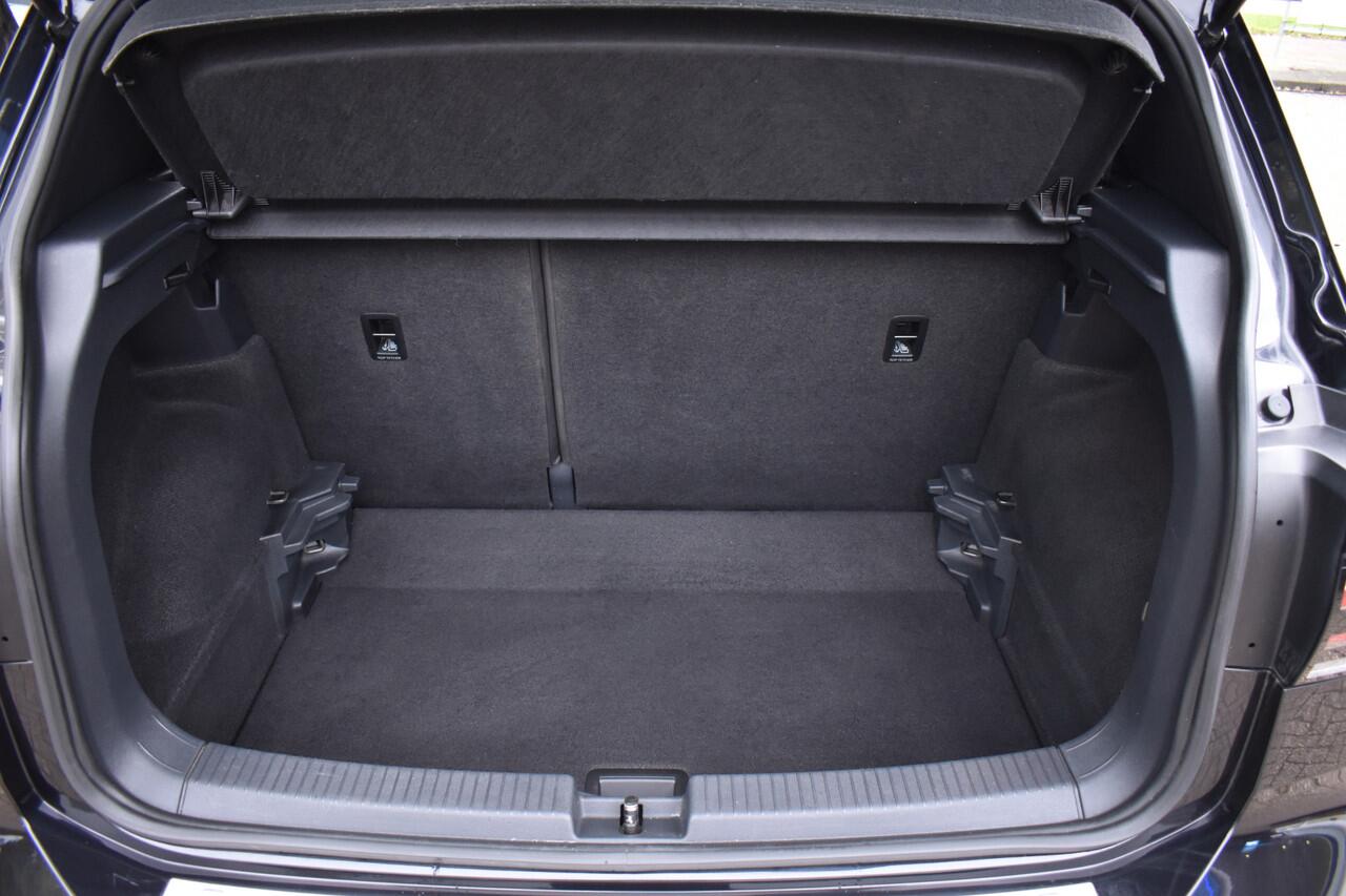 Volkswagen T-Cross 1.5 TSI R-Line 22-12-2021 | Virtual Dashboard | Navigatie | Camera | R-interieur | 12 mnd BOVAG garantie Whatsapp 06-53188999