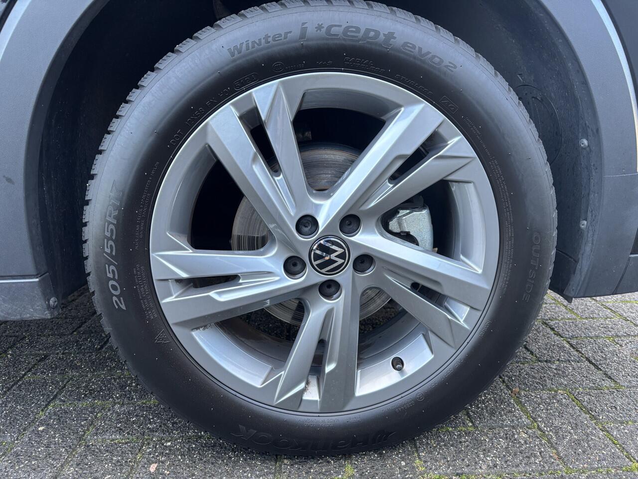 Volkswagen T-Cross 1.5 TSI 150pk R-Line DSG Automaat Afneembare Trekhaak / Digital Cockpit / 17" lm velgen / Navigatie / App-connect