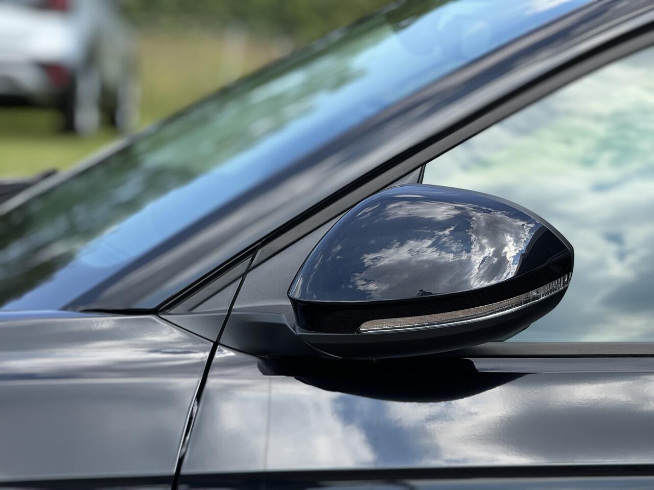 Volkswagen T-Cross 1.0 TSI Life Edition | Keyless | Camera | App-connect