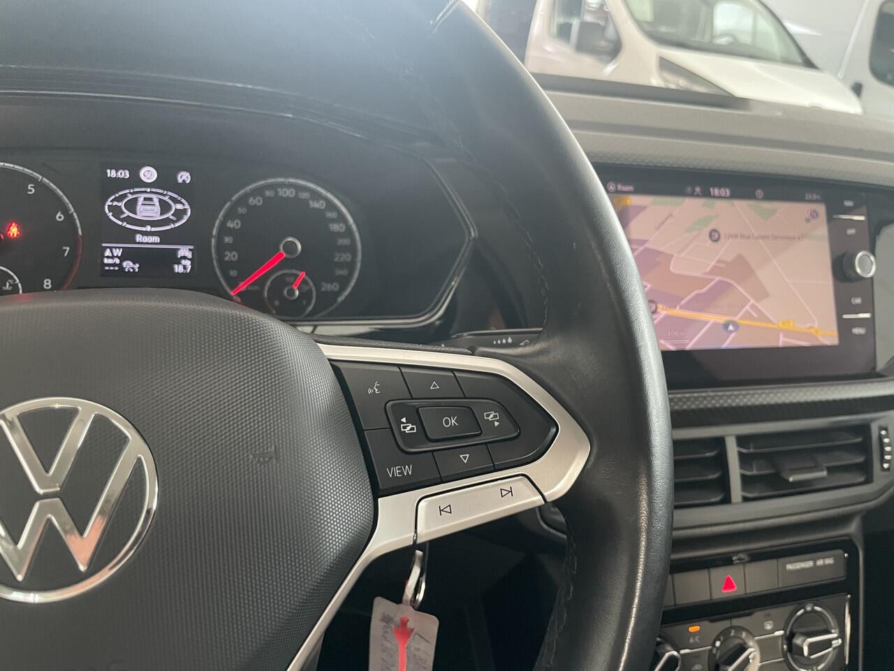 Volkswagen T-Cross 1.0 TSI Life Achteruitrijcamera - Cruise control - Airco - Trekhaak - Dakrails - Stuur leder - Stuur multifunctioneel