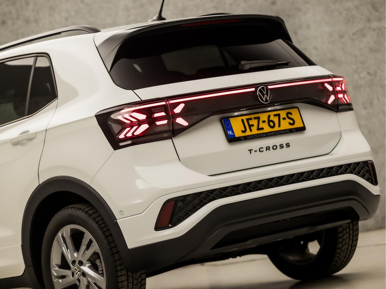 Volkswagen T-Cross 1.5 TSI R-Line 150Pk Automaat (2X R-LINE, APPLE CARPLAY, GROOT NAVI, GRILL VERLICHT, STOELVERWARMING, ALCANTARA, GETINT GLAS, IQ LIGHT, ADAPTIVE CRUISE, NIEUWSTAAT)