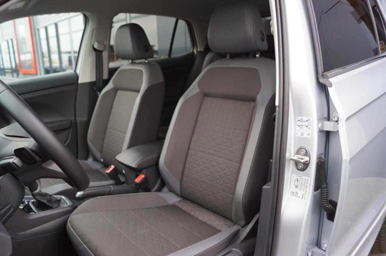 Volkswagen T-Cross 1.0 TSI DSG R-Line / Navi / Camera / ACC / PDC / LED/ Key-less