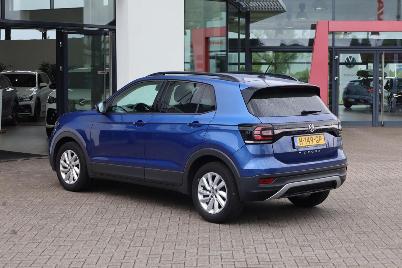 Volkswagen T-Cross 1.0 TSI Life 95PK / 70kW, NL auto dealeronderhouden 1e eigenaar, privacy glas, dodehoekdetectie (side assist), adaptieve cruise control (acc), parkeersensoren voor en achter (pdc), comfortstoelen met lendesteun, Apple Carplay / Android Auto, elektrisch ve