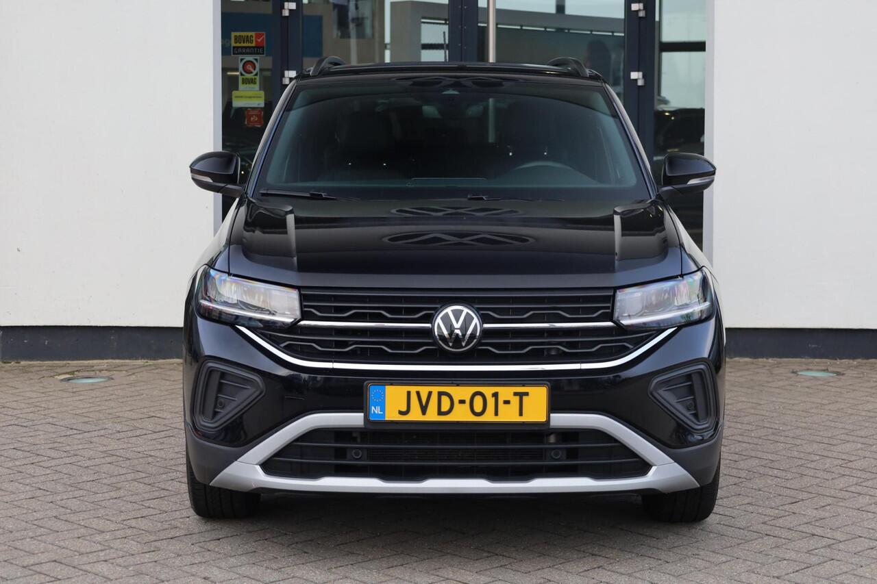 Volkswagen T-Cross 1.0 TSI Life Edition 115PK / 85kW PL ¤560 p/m* trekhaak side assist acc stoelverwarming climatronic park assist privacy glas 17" lmv 4 seizoenen banden ambiente verlichting zwarte dakhemel dimmende spiegel lendesteunen acc draadloos laden en draadloos car