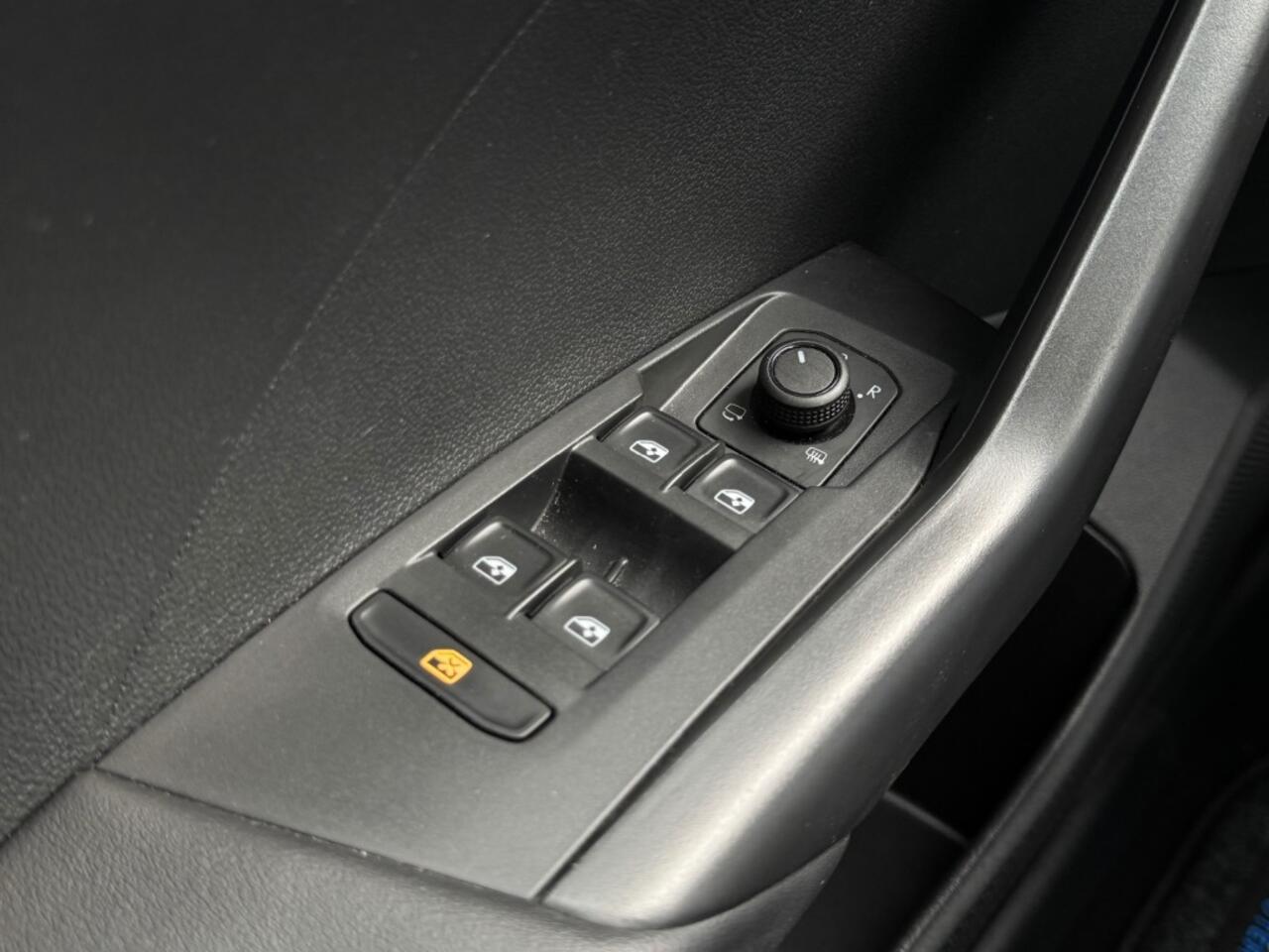 Volkswagen T-Cross 1.0 TSI 115 pk DSG Life Edition - Navi/Apple/Android - camera