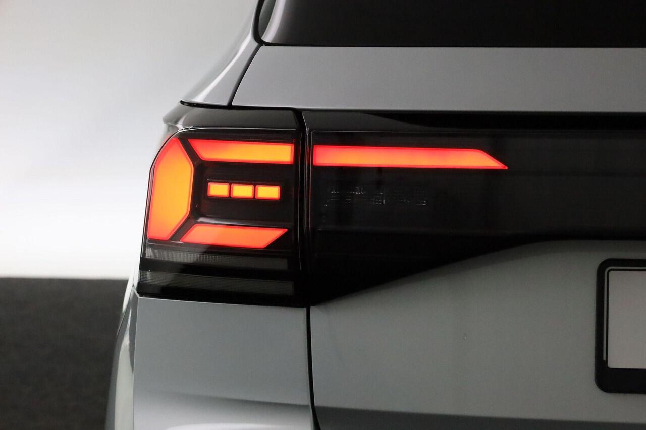 Volkswagen T-Cross Life Edition 1.0 TSI 85 kW / 116 pk DSG | Camera | LED | Keyless | Stoelverwarming | ACC | 17 inch