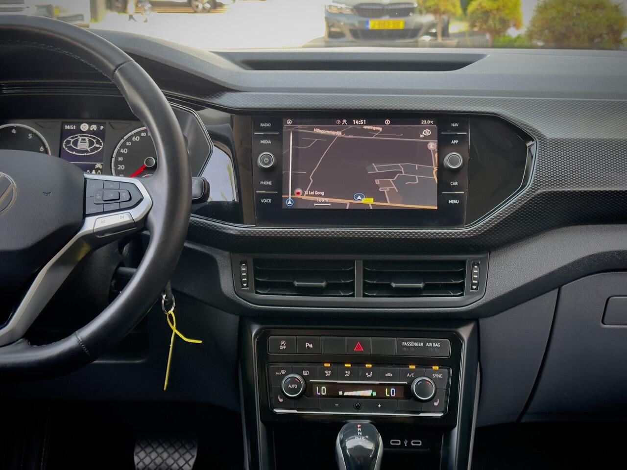 Volkswagen T-Cross 1.5 TSI ACTIE! BETAAL NU 50% 12450 DE REST IN 2JR RENTEVRIJ FINANCIEREN