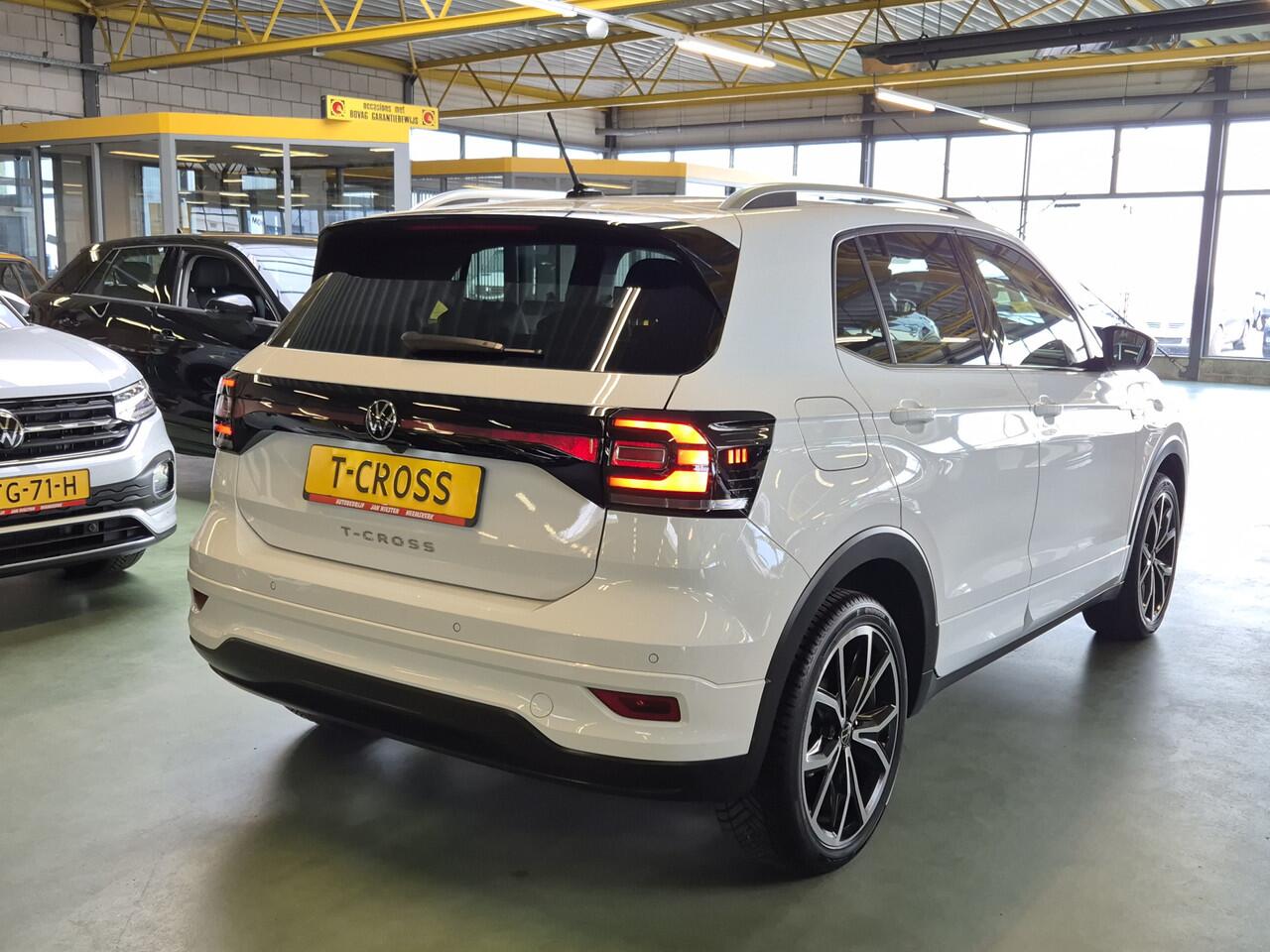 Volkswagen T-Cross 1.5 TSI Style -150pk- Automaat R-Line | Dodehoek sensoren | Camera | Digitale Cockpit Pro | Rijklaarprijs incl. 1 jaar Bovag garantie