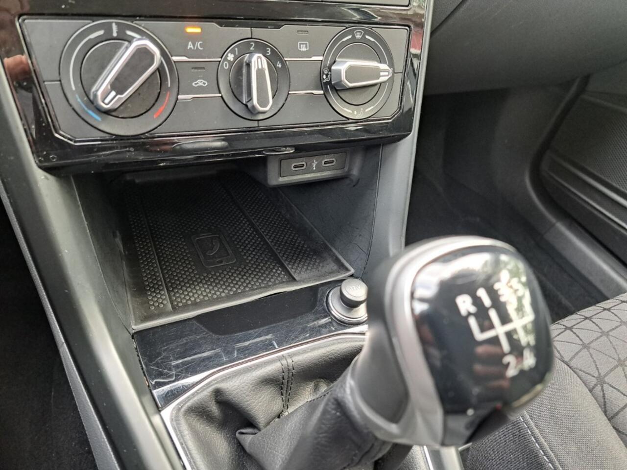 Volkswagen T-Cross 1.0 TSI Life Business 95 Pk Apple carplay Navigatie