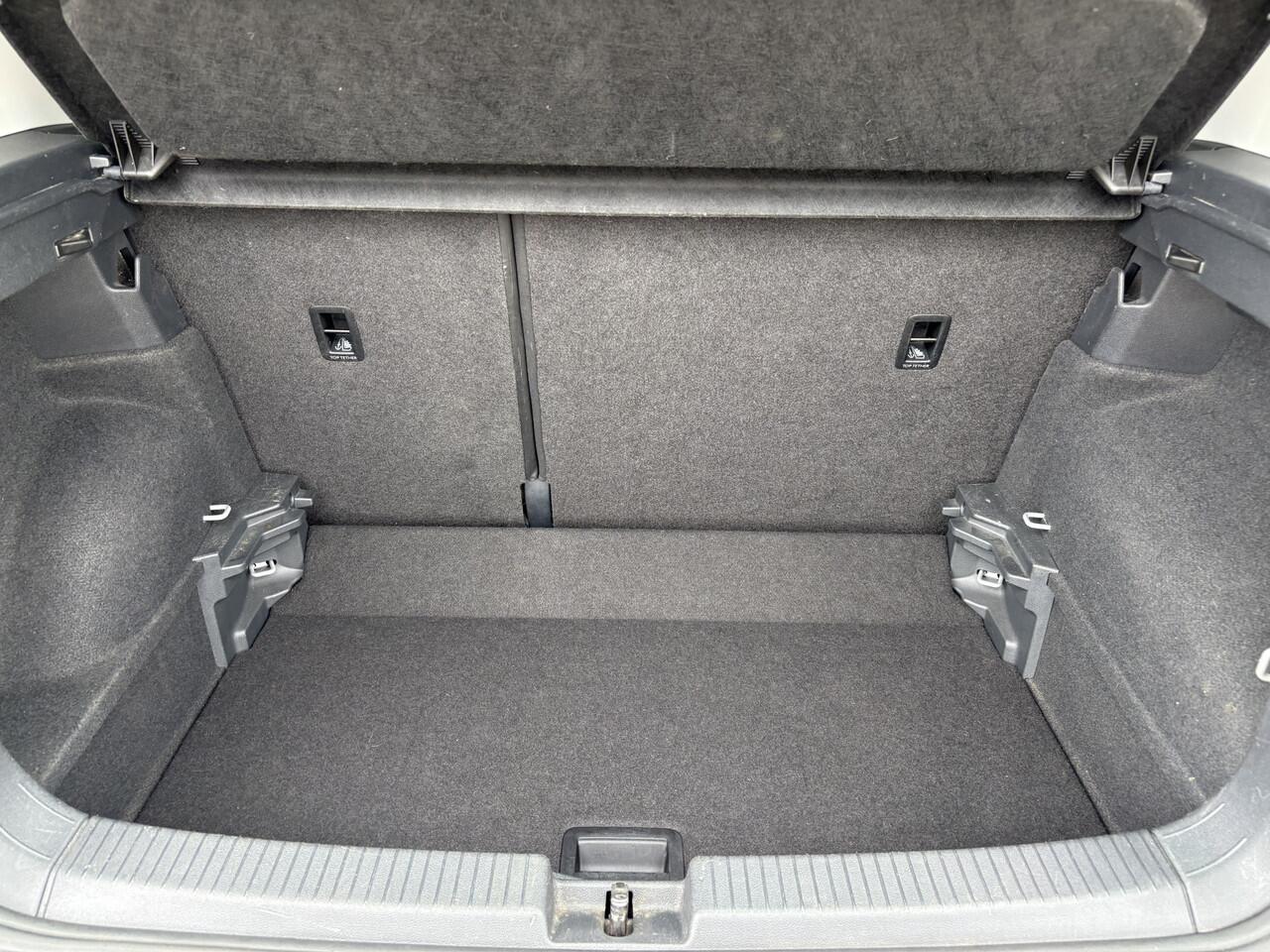 Volkswagen T-Cross 1.0 TSI Life Stoelverwarming, App-Connect & Camera