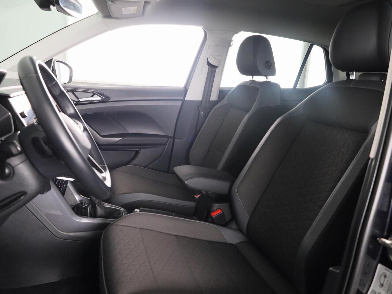 Volkswagen T-Cross 1.0 TSI Style 110 pk Automaat (DSG) | Navigatie | Parkeersensoren | Apple Carplay/Android Auto | Stoelverwarming | Voll. digitaal instrumentenpaneel |