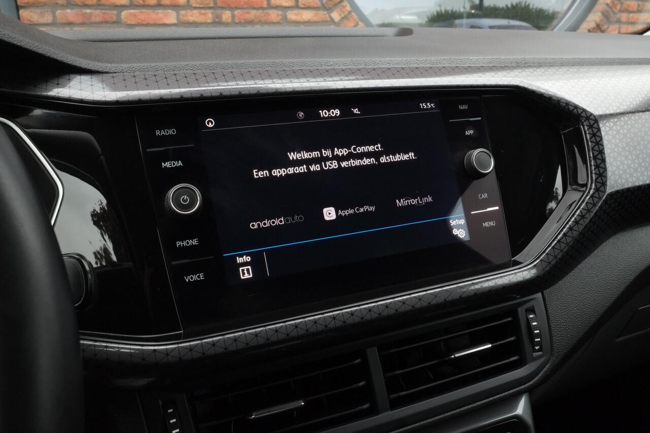 Volkswagen T-Cross 1.0 TSI Style Achteruitrijcamera, Carplay, ACC, Dodehoek detectie