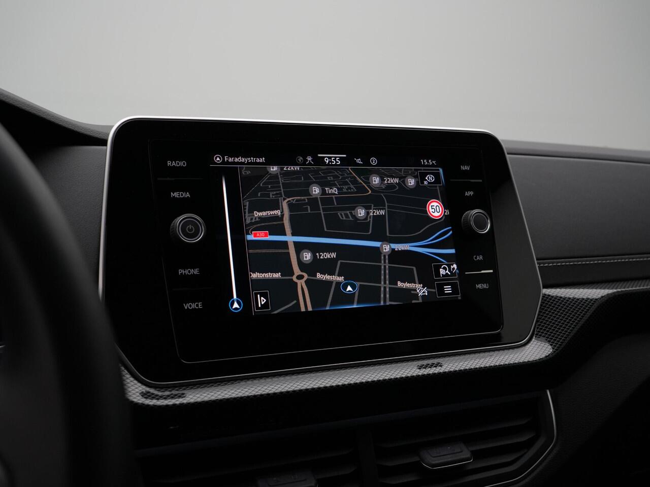 Volkswagen T-Cross 1.5 TSI 150 pk DSG R-Line Edition | R-Line | Trekhaak | IQ Light | Stoelverwarming | Achteruitrijcamera | Navigatie | Parkeersensoren voor/achter | Adaptive Cruise