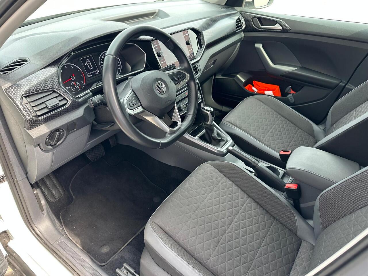 Volkswagen T-Cross 1.0 TSI R-Line DSG / R-Line Exterieur / Style Interieur / Navigatie / Parkeersensoren V+A / Stoelverwarming / Climate controle / **