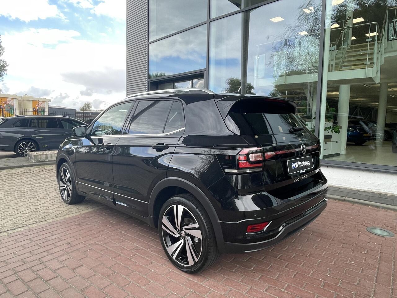 Volkswagen T-Cross 1.5 TSI 150pk DSG R-Line / Virtual cockpit / 18 Inch / stoelverwarming / Led verlichting / Camera / Adaptive Cruise